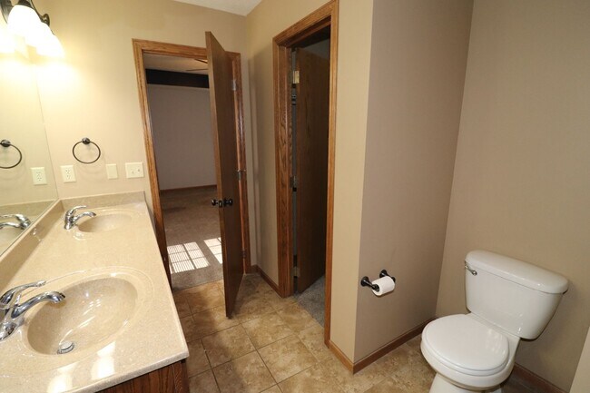 Building Photo - Country House for rent