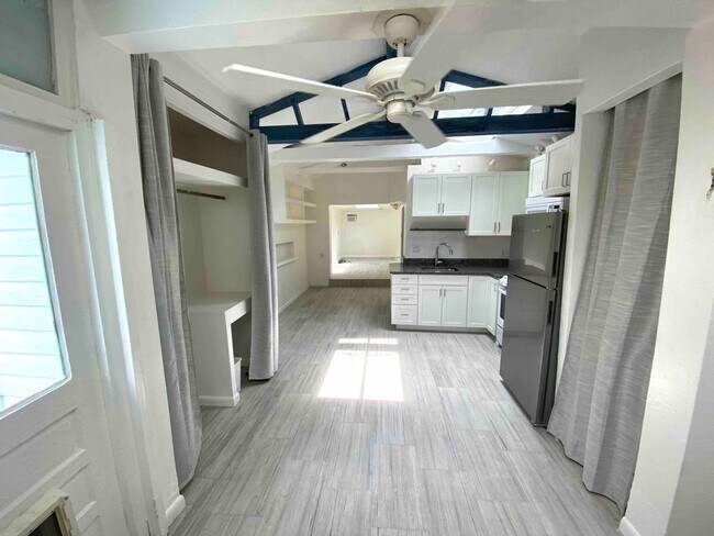 Building Photo - Beautiful large studio 2 blocks from the b...