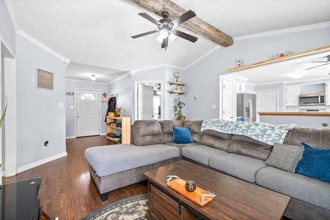 Building Photo - Move-In Ready - Pet Friendly!