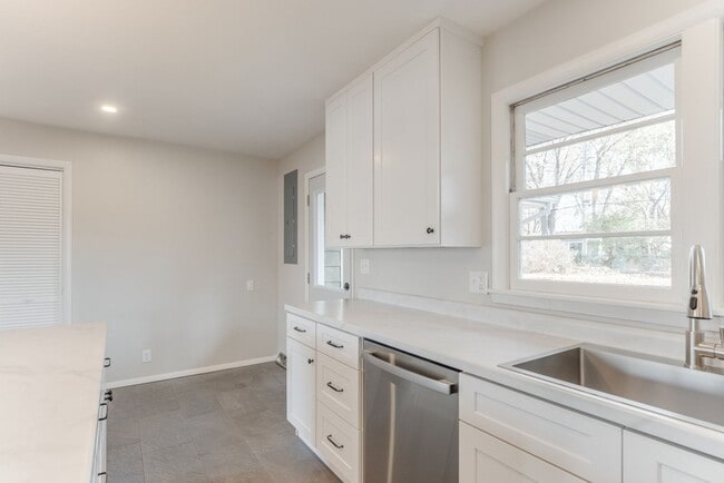 Building Photo - Fully remodeled 4 Bed / 2 bath ranch home