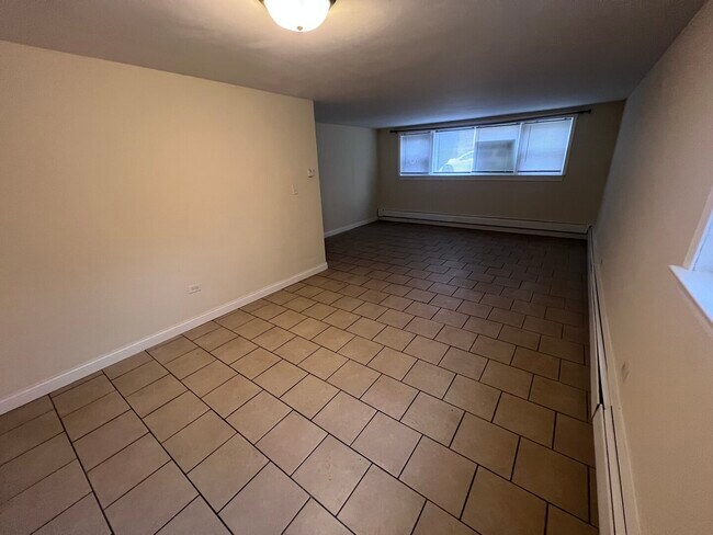 Building Photo - 1946 Euclid Ave