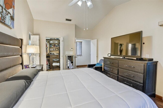 Building Photo - 1002 NW 105th Ave