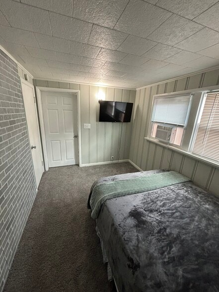 Bedroom - 727 Madison St