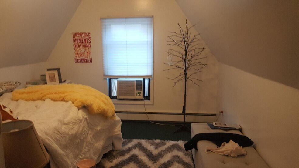 Bedroom - 220 Pleasant St