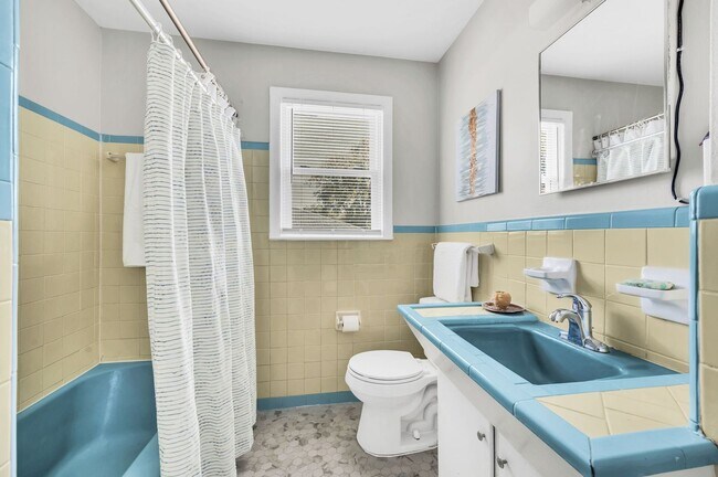 Building Photo - 3 Bedroom 1 Bath Donelson House by Two Riv...