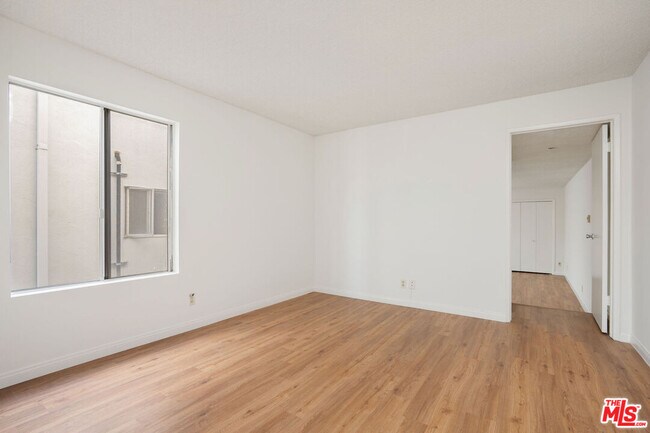 Building Photo - 953 4th St