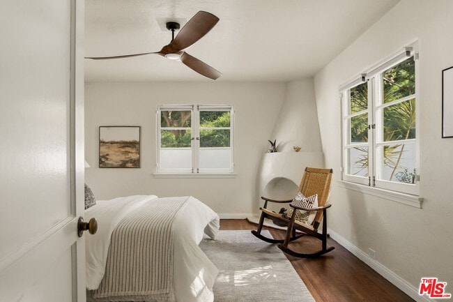 Building Photo - 1518 N Beverly Dr