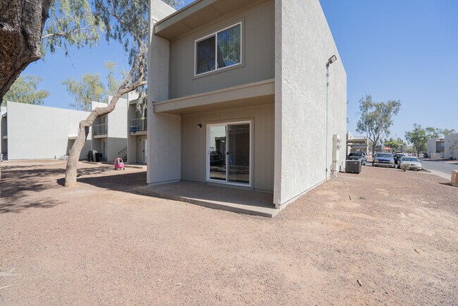 Building Photo - 2826 E Monte Cristo Ave