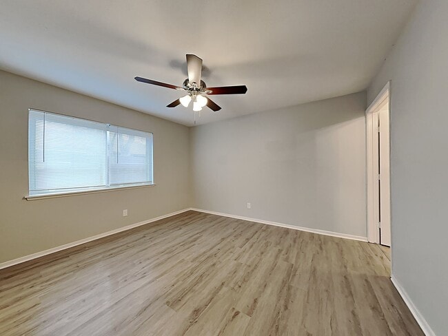 Building Photo - Charming 3-Bed, 2-Bath Home with Pool in Grand Prairie