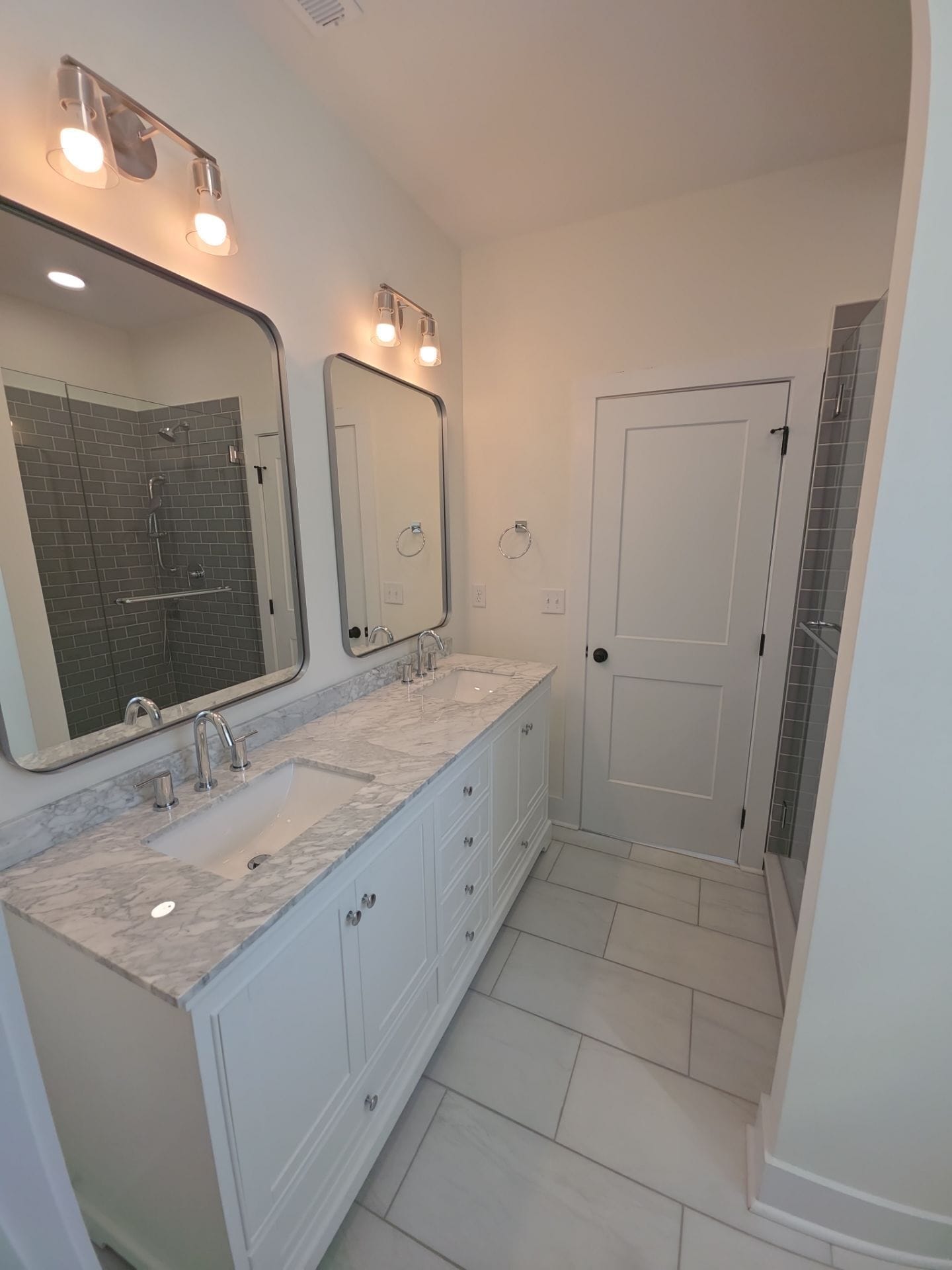 Building Photo - 481 Creekview Ln