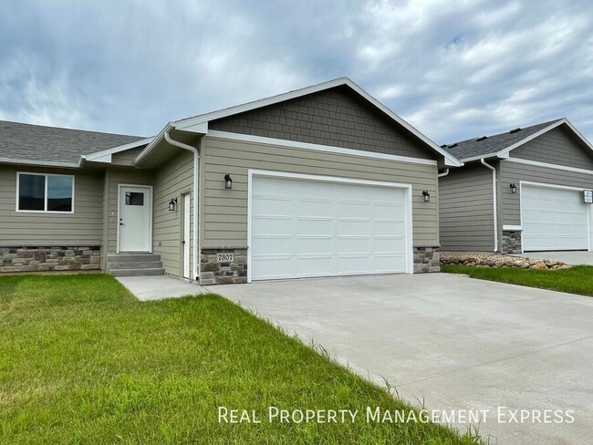 Building Photo - BRAND NEW 4 BED 3 BATH TWIN HOME
