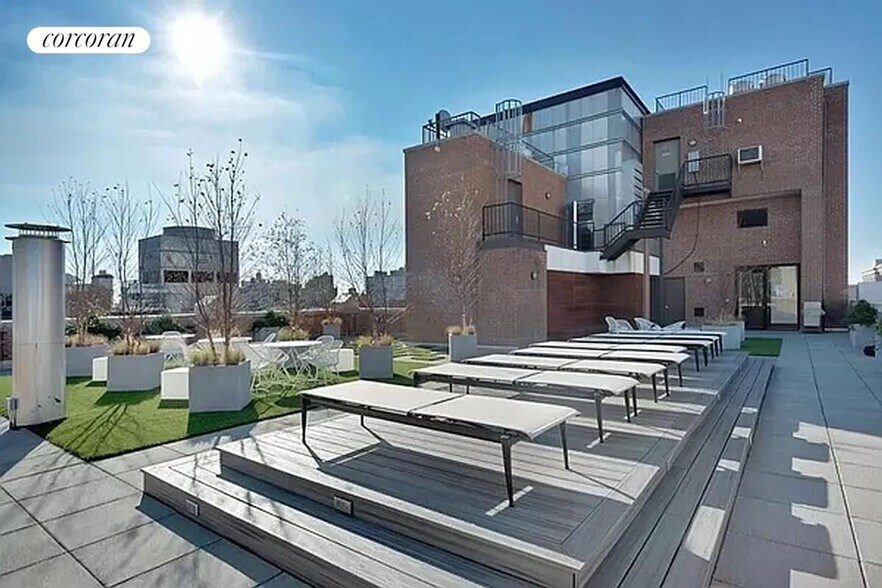 Building Photo - 260 Park Ave S