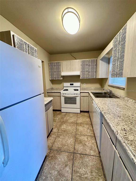 Building Photo - 2427 NW 4th Terrace