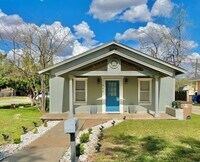 Building Photo - Stunning 3 bedroom, 2 bath home (*Property can be rented separately*) AVAILABLE NOW!