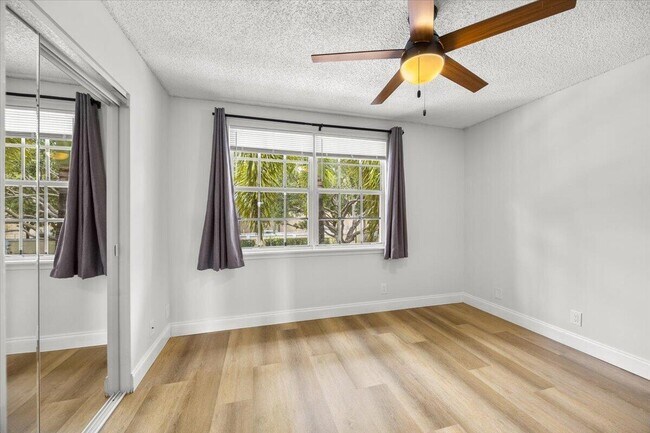 Building Photo - 3124 SW 49th St