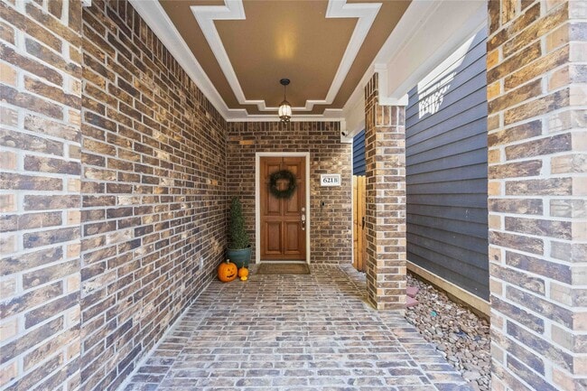 Building Photo - 621 Rutland St