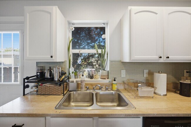 Building Photo - Two Bedroom Condominium located in Central Missoula