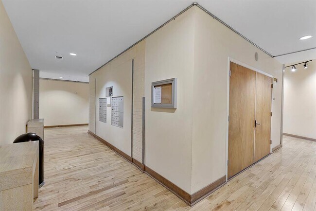 Building Photo - 1312 Live Oak St