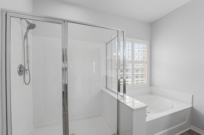 Building Photo - 16054 W Shangri La Rd