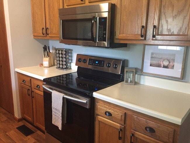 Building Photo - Spacious 3BR 2BA One-level West Knox