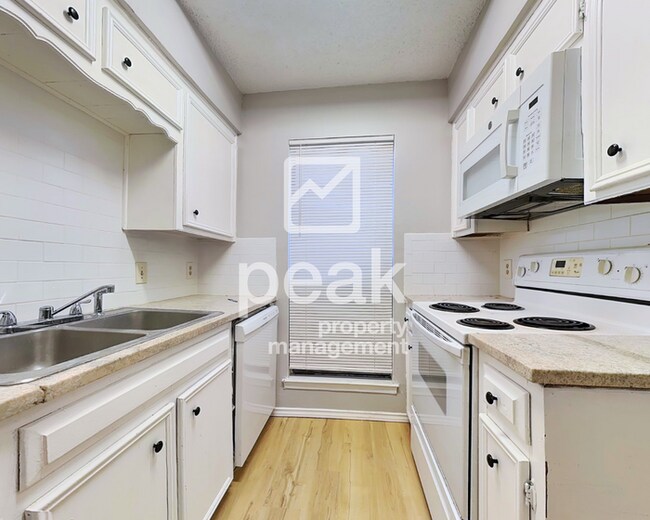 Building Photo - $1,475! 2/Bed1.5Bath duplex in Arlington! Apply by 9/8 for Labor Day Savings! See description!