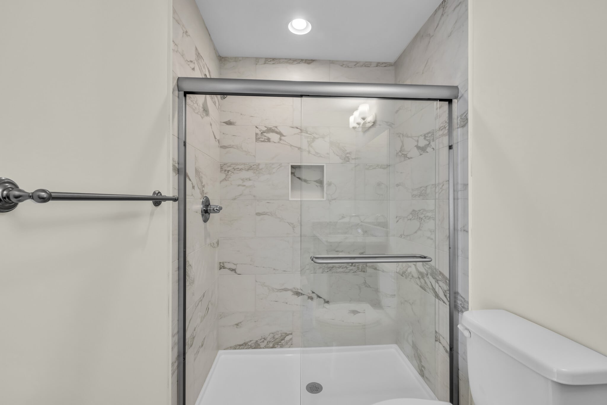 Building Photo - 5563 Stream Ln