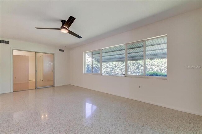 Building Photo - 1126 Woodcrest Ave