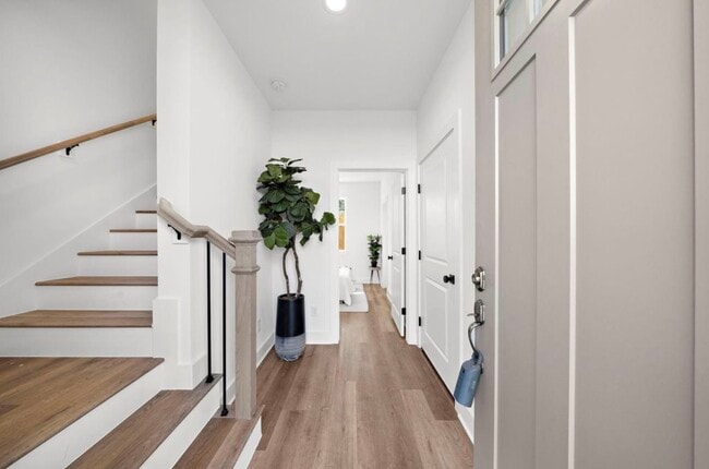 Building Photo - 835 Elkhart St