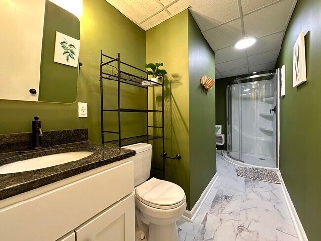 Building Photo - 5922 Amity Pl