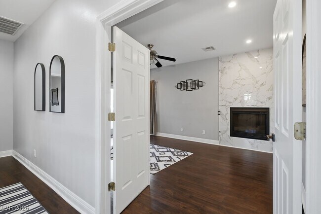 Building Photo - 5130 Amanda Ln