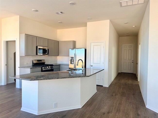 Building Photo - 408 Magnolia Ln