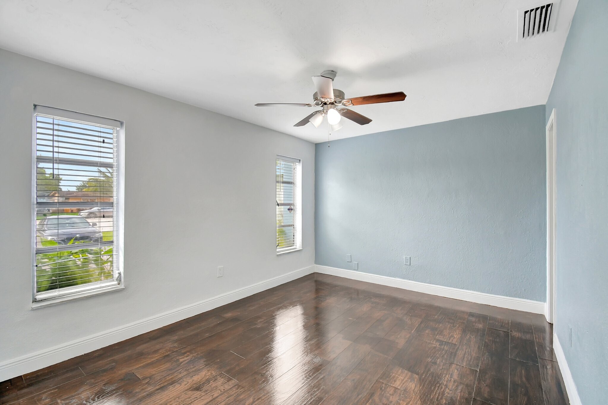 Building Photo - 8960 Sunset Strip