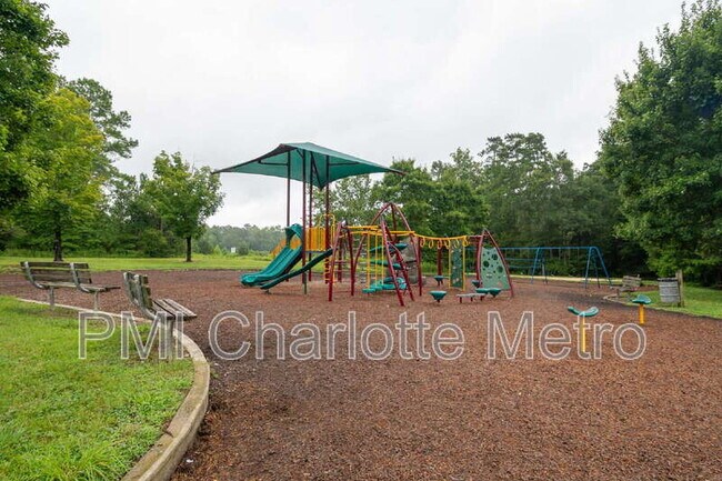 Building Photo - 9707 Mallard Glen Dr