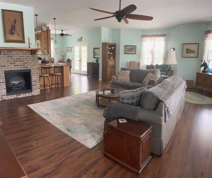 spacious open living room - 203 Three Runs Plantation Dr