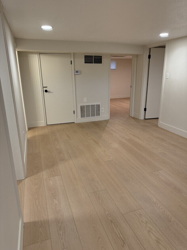 Building Photo - 1819 Parleys Canyon Blvd