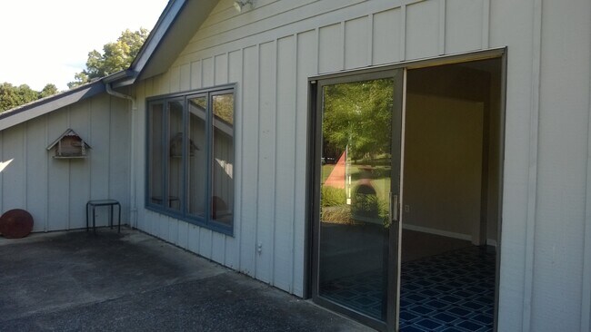 Building Photo - 132 Old Milligan Hwy