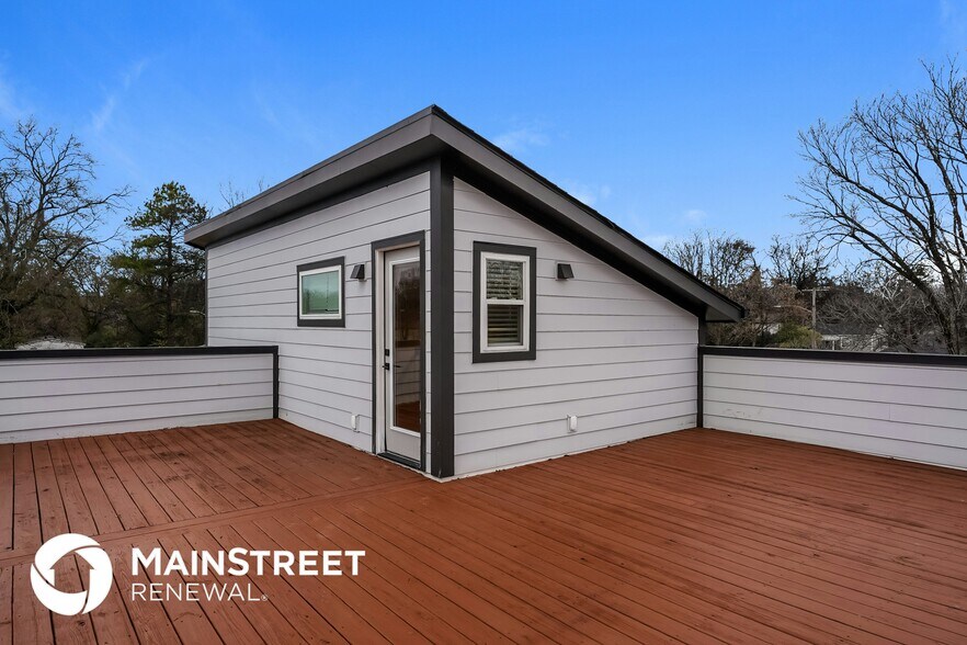 Building Photo - 2142 Oakland St