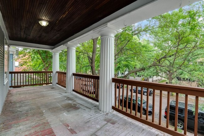 Building Photo - Beautifully Updated 4 BR/2 BA Upper-Level Duplex in Minneapolis with 2-Car Garage!