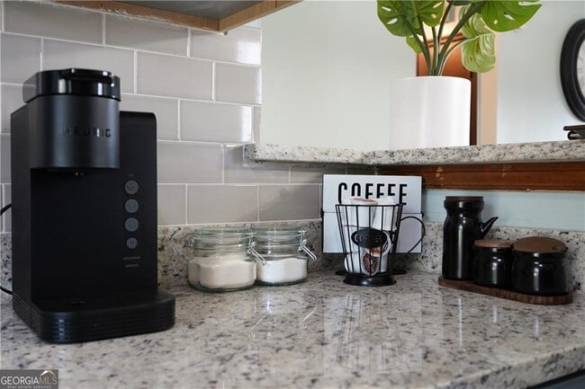 Building Photo - 5444 Glen Haven Dr