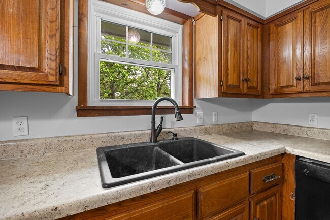 Building Photo - 16 acre farm property recently renovated!
