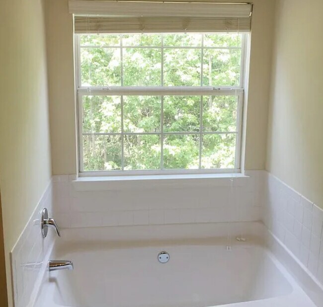 Building Photo - 2713 Elkmont Ridge SW