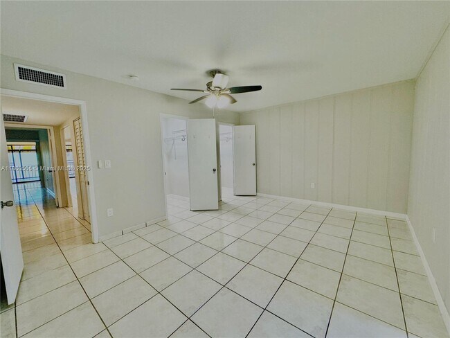 Building Photo - 6950 Sharpecroft Ct