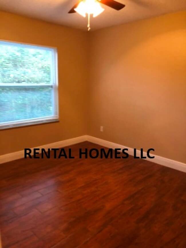 Building Photo - Patio Home with 3 Bedroom and 2 Bathrooms, Minutes Away From UCF, Technology Park, & the E/W Expr...