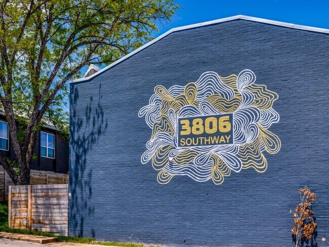 Building Photo - 3806 Southway Dr