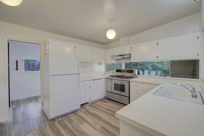 Building Photo - 4Bd/1.75Ba Seattle House