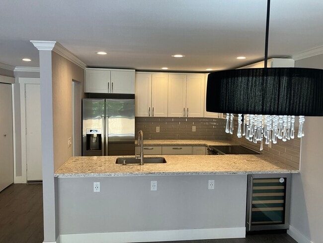 Building Photo - Fully Renovated Redmond 1 Bedroom