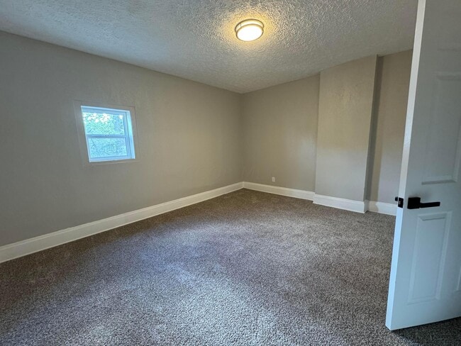 Building Photo - 99 Whitethorne Ave