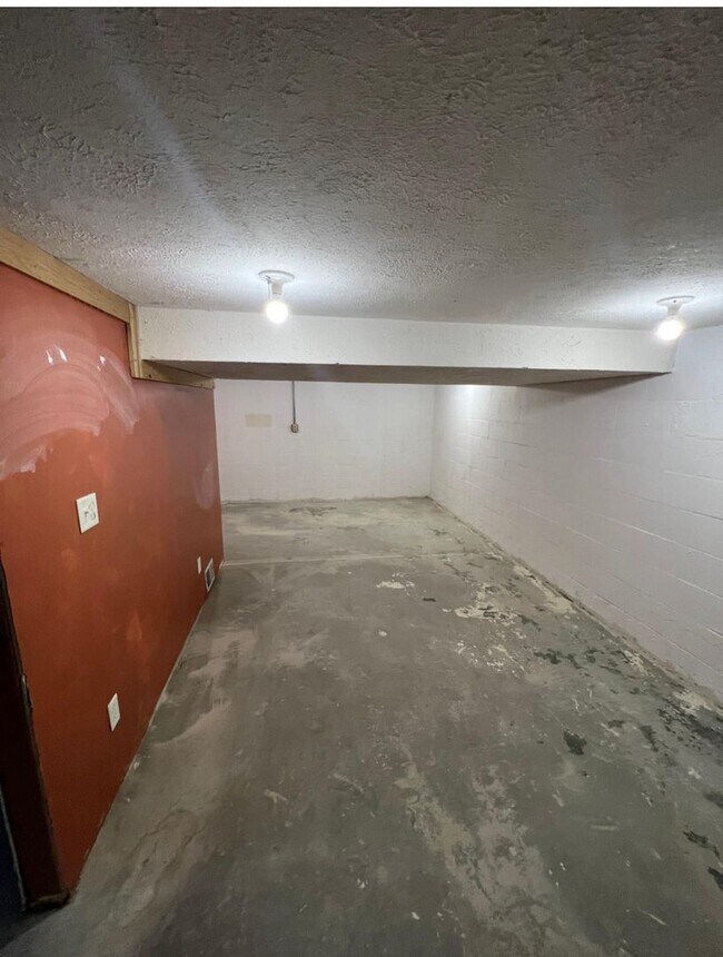 Building Photo - Beautiful 2 bedroom 1 bathroom