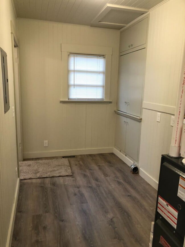 Building Photo - 2 Bedroom, 1 Bath Eureka Bungalow