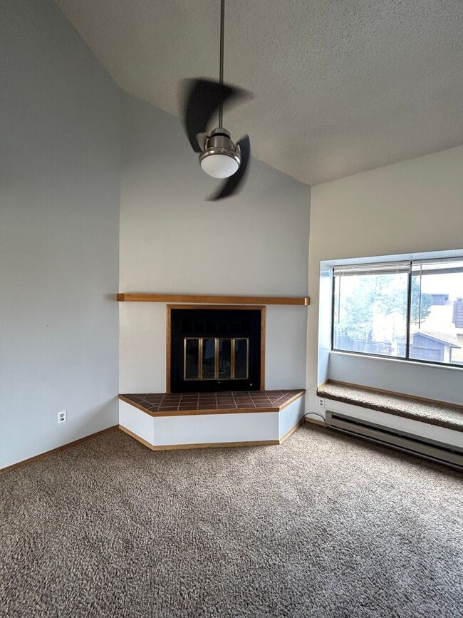 Building Photo - 1 Bedroom 1 Bathroom Townhome